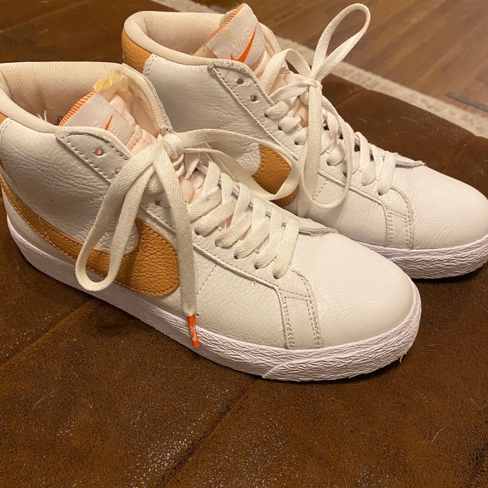 Nike High Tops- Men’s 6.5 and W 8.5